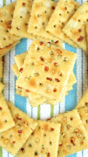 Fire Crackers (Flavored Saltines) Comeback Crackers, Seasoned Saltines, Fire Crackers Recipe, Firecracker Crackers, Saltine Cracker Recipes, Cracker Flavors, Seasoned Crackers, Fire Crackers, Easy To Make Snacks