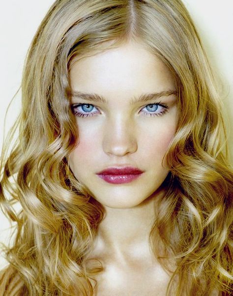 Natalia Vodianova Natalia Vodianova, Mario Testino, Model Aesthetic, Model Face, Jolie Photo, Girl Face, Beauty Inspiration, Beautiful Eyes, Diy Hairstyles