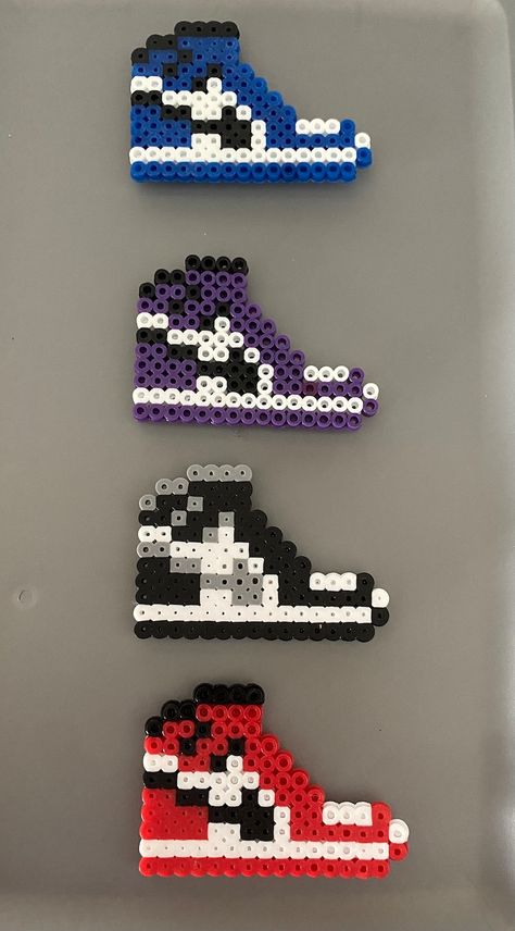 Simple Fuse Bead Patterns, Small Round Perler Bead Patterns, Medium Size Perler Bead Patterns, Puerto Rico Perler Beads, Perler Bead Easy Patterns, Black Perler Bead Patterns, Meltie Beads Ideas, Tom And Jerry Perler Beads, Football Perler Bead Patterns