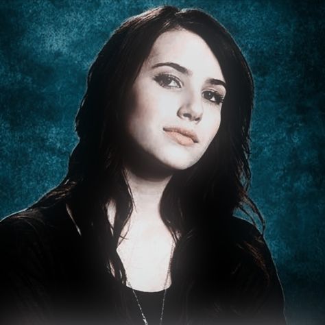 Jill Roberts, Scream 4, Mikey Madison, Wes Craven, Scream Movie, Picture Icon, Emma Roberts, Ribbon Flowers, Profile Pictures