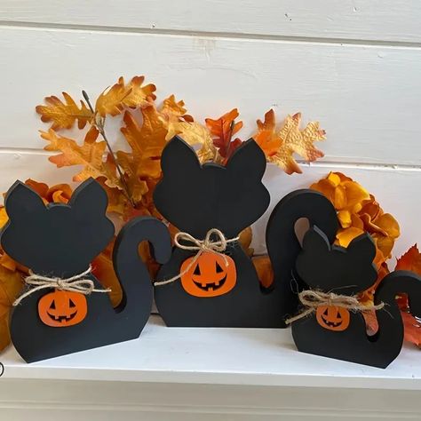 Halloween Black Cat Wooden Tabletop Decor Spooky Home Party - Temu Panther Halloween Costume, Wood Cats, Halloween Scenes, Year Round Decor, Dulces Halloween, Cats Halloween, Halloween Wood Crafts, Farmhouse Halloween, Adornos Halloween