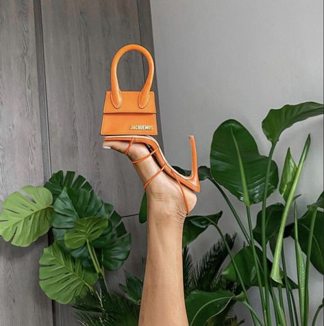 Spring. Spring Vibes. Shoes. Purses. Orange. Jacquemus Purse, Green Esthetic, Country Couple Pictures, Shoe Advertising, Photography Bags, Jacquemus Bag, Aesthetic Bags, Story Ideas Pictures, Orange Aesthetic