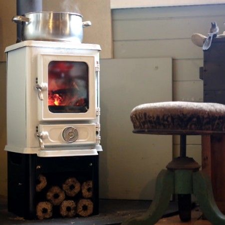 Kitchen Ideas Tiny, Hobbit Stove, Camper Inspiration, Living Cheap, Small Wood Burning Stove, Mini Wood Stove, Shed Design Plans, Skoolie Conversion, Tiny Wood Stove