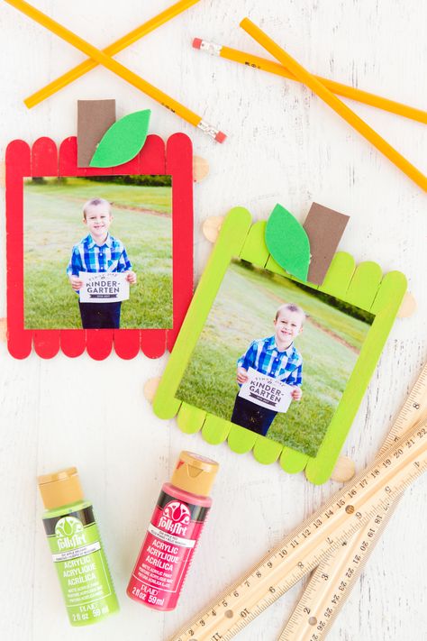 Popsicle Stick Frame, Preschool First Day, September Crafts, Stick Frame, Welcome To School, Apple Activities, Back To School Art, First Day Of School Activities, Back To School Crafts