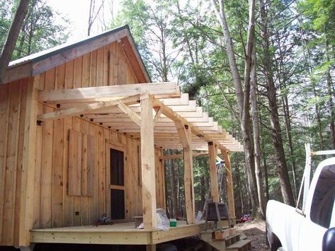 Diary of a 20x24 cabin going up in NH 20x24 Cabin, Camp Exterior, Timber Frame Cabin Plans, Chalet Plan, Small Cabin Ideas, Diy Tiny House Plans, Hot Tub Pergola, Timber Frame Cabin, Timber Frame Design