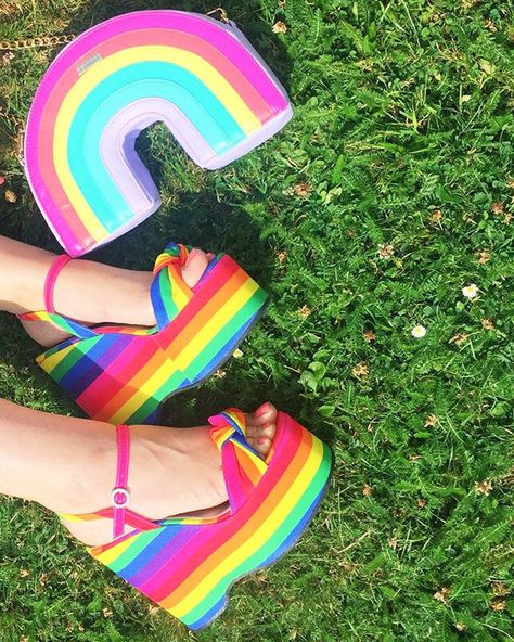 Rainbow Shoes, Kawaii Shoes, Rainbow Outfit, Rainbow Fashion, Pride Outfit, J Fashion, Lgbt Pride, Crazy Shoes, Kawaii Clothes