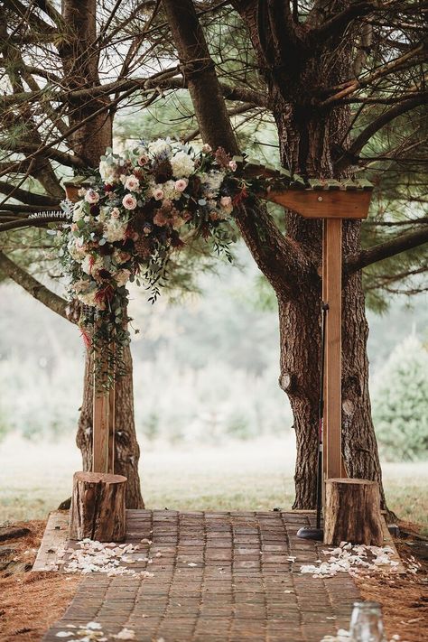 Outdoor Wedding Venues Pennsylvania, Fall Forest Wedding Ceremony, Fall Farm Wedding Ideas, Fall Wedding Alter, Farm Style Wedding, Fall Farm Wedding, Outdoor Farm Wedding, Barn Wedding Ceremony, Wedding Barns