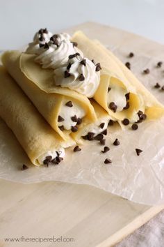 Cannoli Crepes -- soft crepes, filled with creamy, sweet ricotta and whipped cream and topped with chocolate chips. For breakfast, brunch or dessert! www.thereciperebel.com Cannoli Crepes, Sweet Ricotta, Ricotta Cream, Homemade Crepes, Crepes Filling, Crepes Recipe, Sweet Crepes, Easter Brunch Food, Crepe Recipes