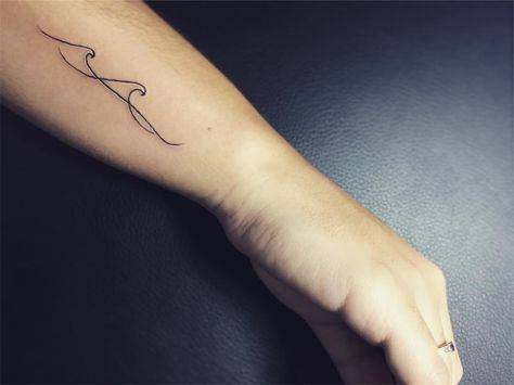 Simple Wave Tattoo, Tattoos Simple, Simple Tattoos For Guys, Wave Tattoo, Ocean Tattoos, Tattoo Simple, Friendship Tattoos, Sketch Tattoo Design, Line Art Tattoos