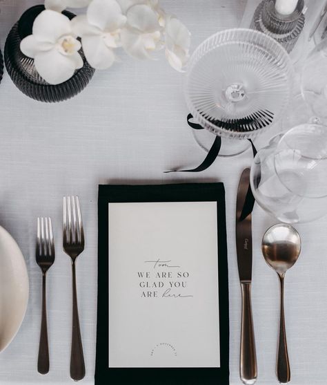 Black Tie Wedding Decor, White Wedding Table Setting, Formal Table Setting, Black And White Wedding Theme, White Wedding Theme, Keys Wedding, Wedding Place Settings, Black And White Wedding, Black White Wedding