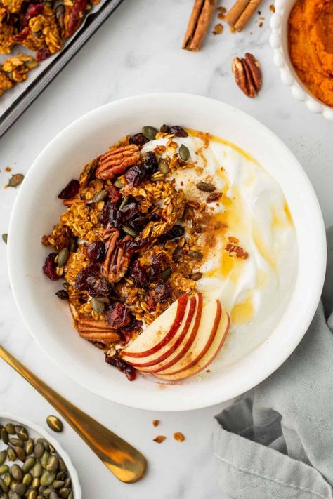 Pumpkin Granola Nutritious Fall Recipes, Pumpkin Granola Recipe, Pumpkin Granola, Healthy Treats Recipes, Pumpkin Recipes Healthy, Gluten Free Granola, Recipes Pumpkin, Pumpkin Desserts, Pumpkin Treat