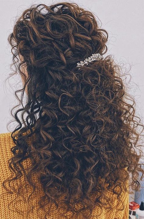 Wedding Hair Ideas For Curly Hair Natural Curls, Wedding Hair Down Curly Natural, Curly Hairstyles Ideas For Wedding, Naturally Curly Wedding Hair Down, Hairstyles For Curly Hair For Wedding, Maid Of Honor Curly Hairstyles, Curly Hair Wedding Styles Half Up, Naturally Curly Hair Wedding Styles Half Up, Wedding Hairstyles Half Up Half Down Curly