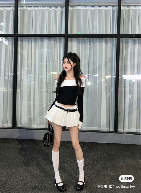 Marry Jane Shoes Outfit Ideas, Marry Jane Shoes Outfits, Ive Concert Outfit, Marry Jane Outfits, Marry Jane Shoes Outfit, Black Coquette Outfit, Ive Concert, Mini Skirts Outfits Summer, Fashion Outfits Aesthetic