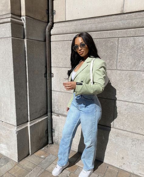 Crop Blazer Outfit, Cropped Blazer Outfit, Boujee Fits, Baddie Outfit, Mom Jeans Outfit, Blazer Outfit, Crop Blazer, Future Goals, Cropped Blazer