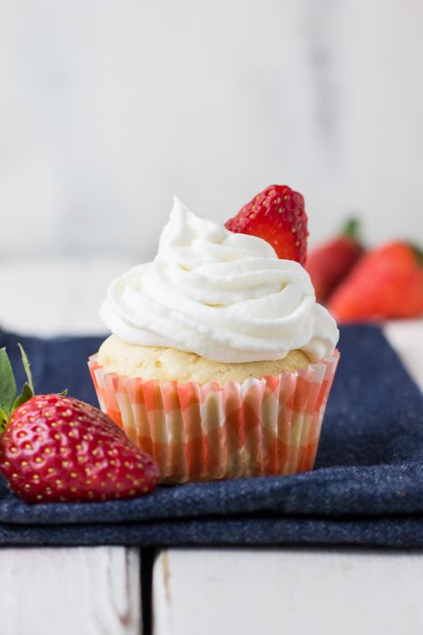 Sour cream pound cake cupcakes are a portable version of the bigger original but just as tasty. Sour Cream Cupcakes, Pound Cake Cupcakes, Butter Pound Cake, Sour Cream Pound Cake, Cream Cupcakes, Filled Muffins, Cupcake Recipe, Cake Cupcakes, Soften Cream Cheese