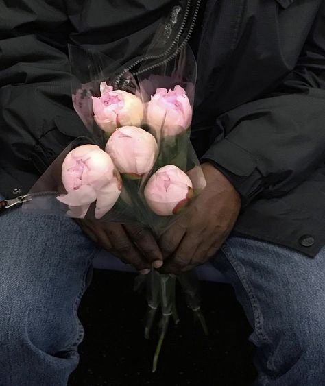 Flower Therapy, Foto Ideas Instagram, Ribbon Slides, Aesthetic Photo, My Flower, Flower Power, Peonies, A Man, Flower Arrangements