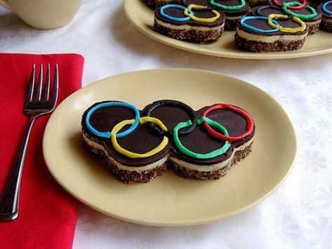 17 Olympic Dessert Recipes That Get Your Head In The Games - Brit + Co Olympics Food, Olympic Desserts, Olympic Party Food, Olympic Food, Nanaimo Bar Recipe, Olympics Party, Olympic Crafts, Olympic Party, Nanaimo Bars