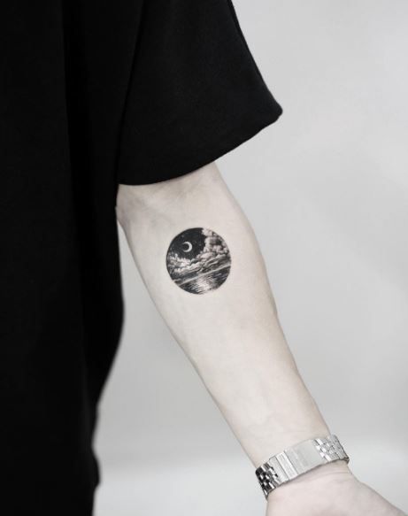 Moon Tattoo Moon Tattoo Designs For Men, F Tattoo, Tatuaje Cover Up, Circle Tattoo, Moon Tattoo Designs, Landscape Tattoo, Circle Tattoos, Tattoo Bracelet, Geniale Tattoos