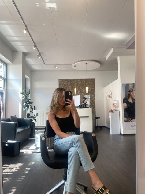 Hair Salon Selfie, Business Selfie, Hair Mirror, Salon Mirrors, Lash Salon, Salon Chairs, Hair And Beauty Salon, Mirror Photo, Home Salon