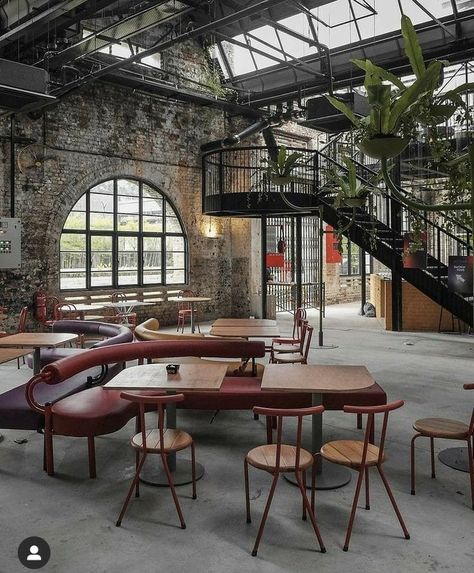 Adaptive Reuse Interior Design, Warehouse Cafe Design, European Restaurant Interior Design, Warehouse Coffee Shop, Industrial Shop Interior, Industrial Warehouse Design, Industrial Style Cafe, Industrial Restaurant Design, Warehouse Restaurant