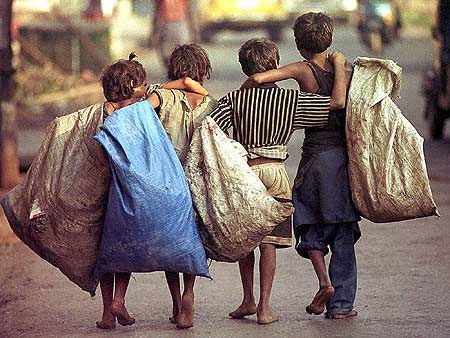 Child Worker, Lode A Dio, Backgrounds Hd, Poor Family, Homeless People, Street Kids, Poor Children, Classy Photography, We Are The World