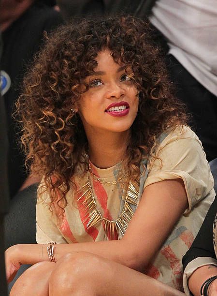 Rihanna Curly Hair, Curly Hair Celebrities, 3c Hair Type, Looks Rihanna, Rihanna Hairstyles, Beautiful Curls, Curly Hair Cuts, Hair Pictures, Curly Girl