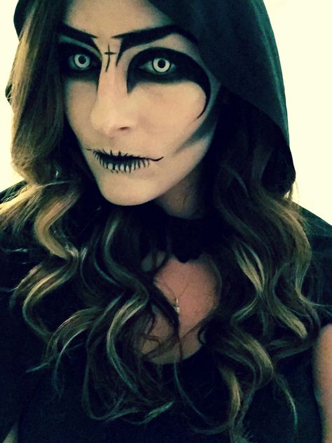 Grim reaper makeup Reaper Makeup, Grim Reaper Makeup, Female Grim Reaper, Grim Reaper Costume, Demon Makeup, Make Up Diy, Reaper Costume, Horror Make-up, Halloween Rocks