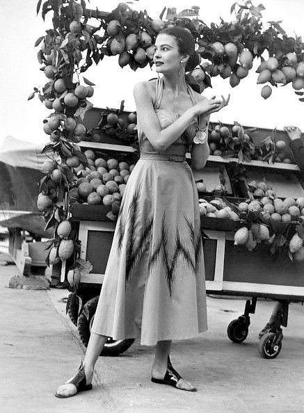 Model in a poplin halter dress, Italy, 1953 | (Photo by Mond… | Flickr Fashion Essay, What Is Fashion, Look Retro, Fashion 1950s, Vintage Fashion Photography, Vintage Italy, Italy Fashion, Moda Vintage, How To Pose