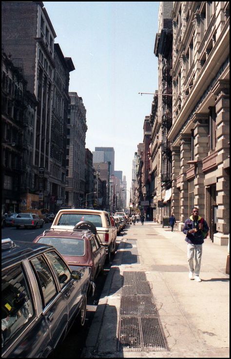 New York City in 1990 Through a French Photographer's Lens ~ vintage everyday New York Street Drawing, New York 80s Aesthetic, New York 90s Aesthetic, New York City 90s, New York 2000s, New York 1990s, Old School New York, New York 80s, New York 90s