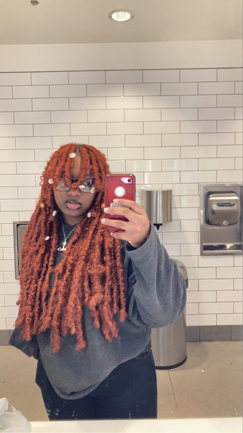 Butterfly Locs With Bangs Black Women, Orange Hairstyles Aesthetic, Butterfly Locs Layered, Butterfly Locks With Bangs, Layer Braids Black Hairstyles With Color, Short Butterfly Locs With Bangs, Short Ginger Butterfly Locs, Auburn Butterfly Locs, Layered Butterfly Locs