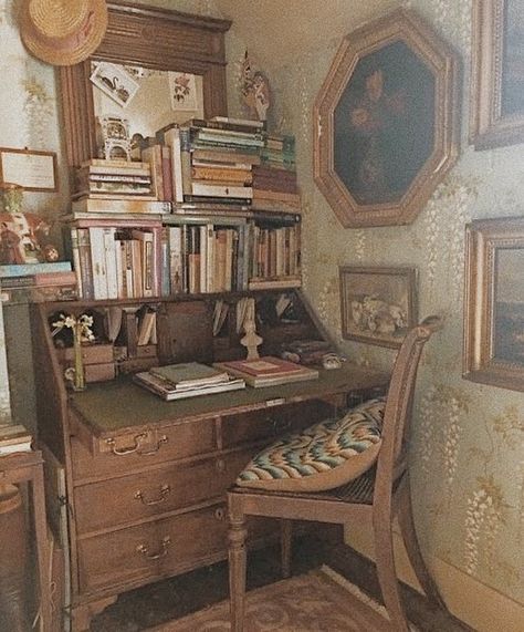 Dark Academia Desk, Dark Academia Interior, Dark Academia Room, 80s Room, Academia Room, Sewing Desk, Cottage In The Woods, Room Desk, Dream Room Inspiration