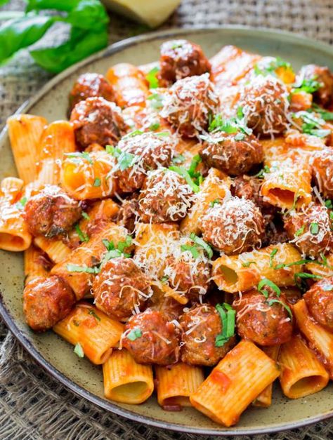 Pasta And Meatballs, Arrabiata Sauce, Ground Pork Recipes, Homemade Dinner Recipes, Christmas Dinner Menu, Christmas Dinner Ideas, Xmas Dinner, Italian Christmas, Pasta Dinners