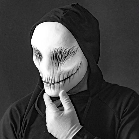 Slender mask. You can buy this mask in my Etsyshop. #slenderman #slender #smile #cosplay #cosplayukraine #anotherfacecraft #mask Ghost Mask, Ghost Face Mask, Mascaras Halloween, Horror Masks, Mask Masquerade, Scary Costumes, Slenderman, Halloween Costume Accessories, Easy Halloween Costumes