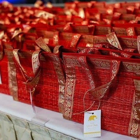 Our Thamboolam bags at a recent wedding. Reusable and durable Return gift ! Call @ 9940024372 Watsapp @ 9944099666 Tambulam Ideas, Wedding Gift Pack For Guests, Return Gift Bags Indian, Indian Return Gifts, Thambulam Gift Ideas, Jute Bags For Return Gifts, Return Gifts Indian Ideas For Wedding, Thamboolam Ideas, Pooja Return Gift Ideas