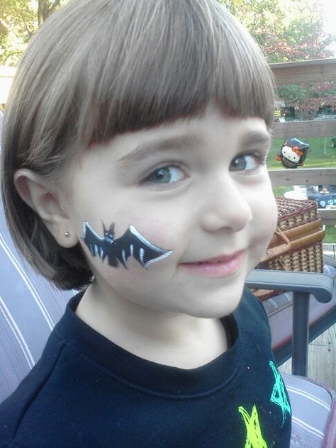 Bat cheek art...tiny expressions face painting and design Baby Bat Makeup, Kids Vampire Face Paint, Bat Costume Face Paint, Face Paint Bat, Bat Face Paint, Cheek Art, Kids Face Paint, Face Painting Halloween, Face Painting Designs