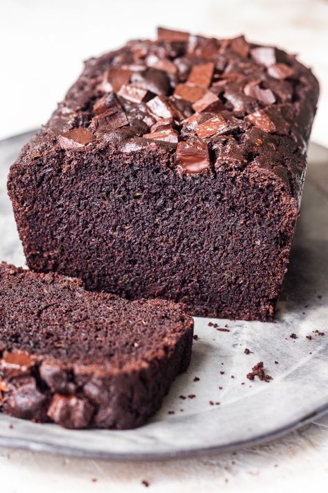 vegan chocolate courgette cake platter Chocolate Courgette Cake, Courgette Cake Recipe, Courgette Cake, Lobster Recipe, Lazy Cat Kitchen, Whiskey Cake, Cat Kitchen, Bolo Fit, Vegan Chocolate Cake