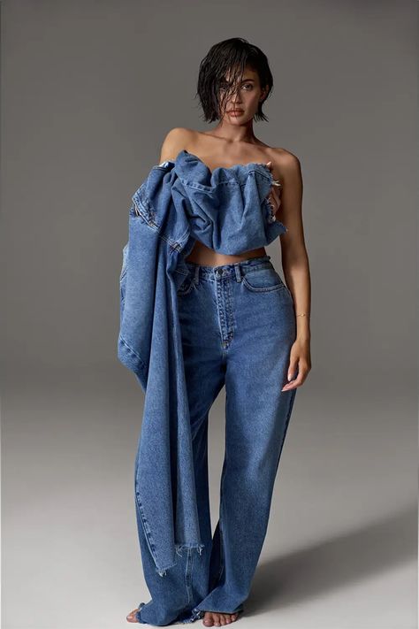 Kylie Jenner Modeling, Denim Photoshoot, Denim Texture, Slouchy Jeans, Kylie Jenner Style, Dad Jeans, Model Aesthetic, Studio Photoshoot, Upcycled Fashion