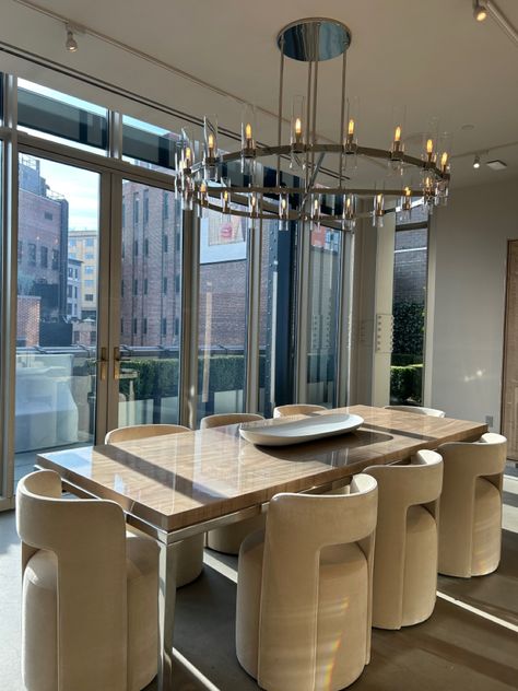 City Apartment Dining Room, New York Apartment Dining Room, Nyc Apartment Dining Table, Rich Interior Design, Nyc Bloxburg, Penthouse Dining Room, Nyc Apartment Aesthetic, Rich Interior, Mansion Aesthetic