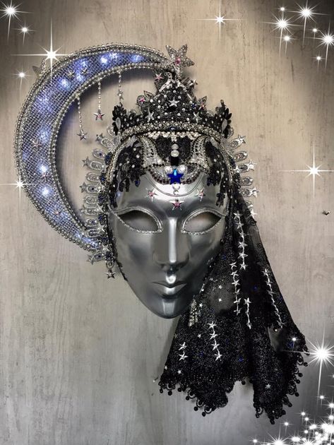 May I present... - Tiaura Arts - handmade masks & headdresses Maquarade Mask, Blind Masquerade Mask, Mask With Veil, Full Mask Design Ideas, Moon Mask Masquerade, Masquerade Crown, Moon Masquerade Mask, Mask Design Art, Gothic Masks