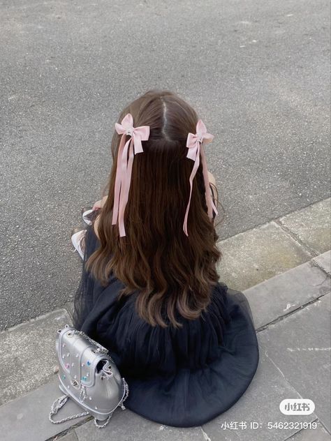 The Cardigans, Bow Hairstyle, Kitty Drawing, Clip Hairstyles, Ribbon Hairstyle, Hair Stylies, Girl Hair Bows, Hairstyles For School, Bow Hair Clips