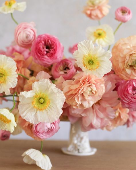 Colorful + springy floral arrangement with poppies, ranunculus and peonies. Ranunculus Arrangement, Whimsical Florals, Ranunculus Bouquet, Spring Pastels, Pink Garden, Floral Ideas, Beautiful Flower Arrangements, Inspiring Art, Peach Blossoms