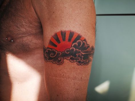 Tattoo Sol japonés entre nubes Tattoo Pierna, On My Mind, Tattoos Ideas, Tattoo On, My Mind, Tattoo Ideas, Tattoos, Quick Saves