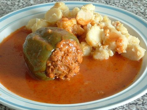 Hungarian Stuffed Peppers, Hungarian Dishes, Limoncello Cake, Food Europe, Paprika Recipes, Slovak Recipes, Stuffed Peppers Recipe, Hungarian Food, Eastern European Recipes