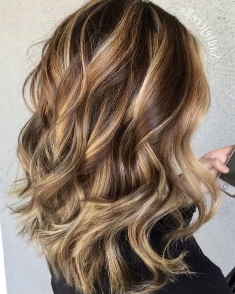 Curly Hair Color Ideas, Hairstyles Everyday, Curly Hair Color, Rambut Brunette, Natural Curly Hair Cuts, Highlights Curly Hair, Curly Hair Photos, Gorgeous Hair Color, Colored Curly Hair