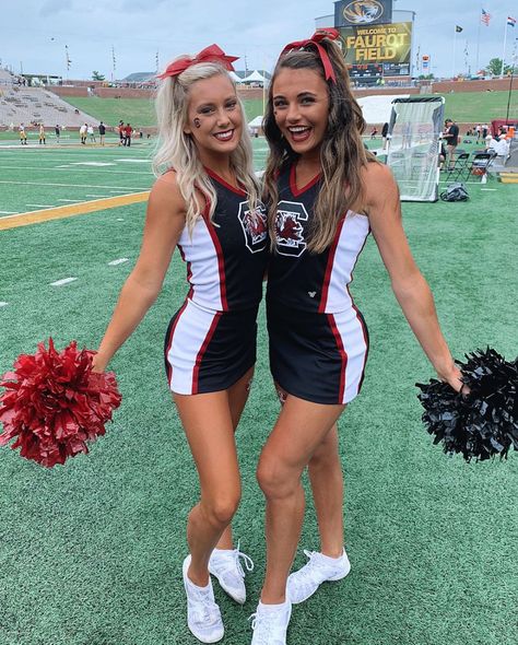 Cheer Uniform College, Sideline Cheer Uniforms, Cheer Media Day Poses, Cheer Poses With Friends, School Cheer Uniforms, Varsity Cheer Uniforms, Comp Cheer, Cheerleading Pics, Cheerleading Poses