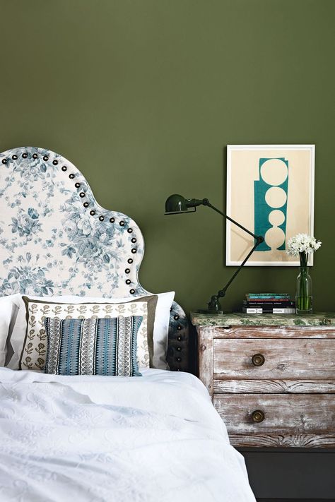 Bedroom Ideas Green, Headboard Bedroom Ideas, Floral Headboard, Olive Green Bedrooms, Green Bedroom Walls, Bedroom Design Diy, Green Headboard, Headboard Bedroom, Simple Headboard