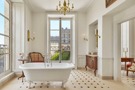 Inspiring Interiors, Castle Hotel, Palace Of Versailles, Hotel Bathroom, Louis Xiv, Pierre Frey, Parquet Flooring, Hotel Design, Clawfoot Bathtub