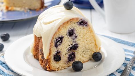 Chocolate Chip Muffin Mix, Blueberry Muffin Topping, Blueberry Pound Cake, Moist Pound Cake, Blueberry Breakfast Cake, Chocolate Chip Muffin Recipe, Quick Cake, Blueberry Breakfast, Bundt Cake Pan