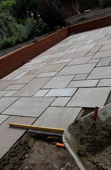 Raj Green Sandstone Patio Ideas, Back Patio Concrete, Patio With Border, Patio Step, Sandstone Patio, Patio Paving, Patio Pavers Design, Patio Steps, House Colours