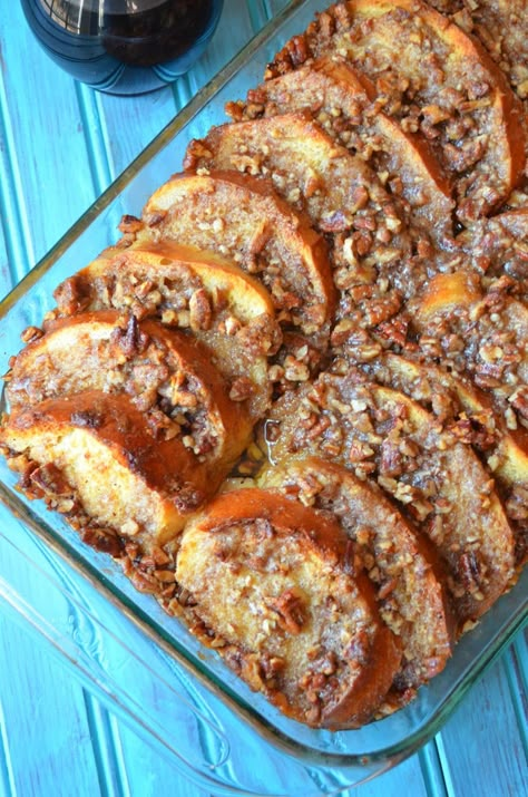 The Savvy Kitchen: Baked French Toast Casserole with Praline Topping Appetizer Toasts, Overnight French Toast Casserole, French Toast Casserole Easy, Baked French Toast Casserole, French Toast Casserole Overnight, Baked French Toast, Overnight French Toast, French Toast Breakfast, Toast Casserole